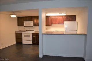 Photo #5: 2311982 Listing