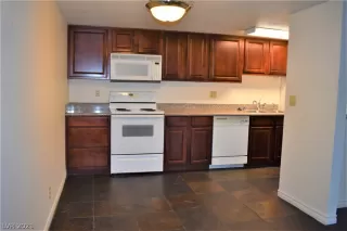 Photo #6: 2311982 Listing