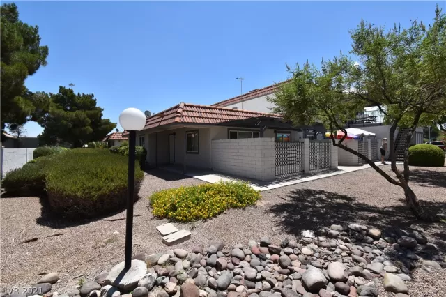 MLS: 2311983 Condo For Sale