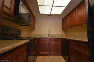 Photo #2: 2311983 Listing