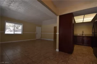 Photo #3: 2311983 Listing