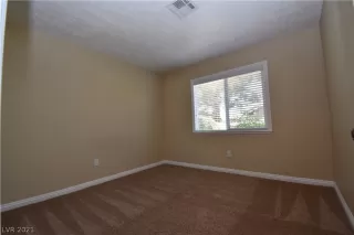 Photo #5: 2311983 Listing