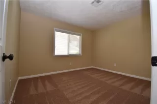 Photo #6: 2311983 Listing