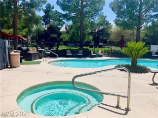 Photo #2: 2311993 Listing