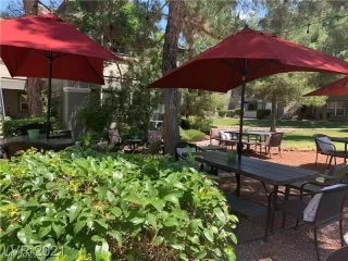 Photo #4: 2311993 Listing