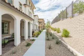 Photo #3: 2312010 Listing