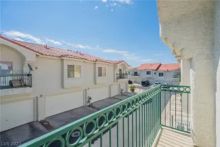 Photo #4: 2312031 Listing 