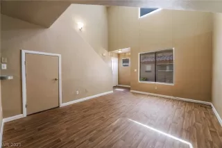 Photo #4: 2312065 Listing 