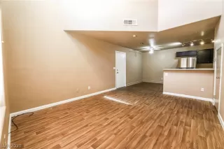 Photo #5: 2312065 Listing 