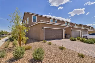 Photo #3: 2312072 Listing