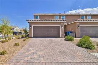 Photo #4: 2312072 Listing