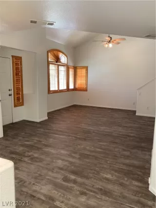 Photo #1: 2312078 Listing 