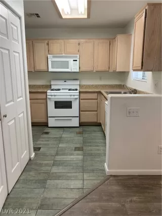 Photo #5: 2312078 Listing 