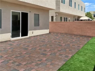 Photo #3: 2312081 Listing 