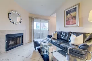 Photo #4: 2312100 Listing