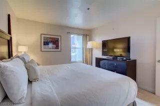 Photo #6: 2312100 Listing