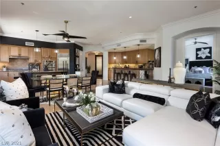 Photo #5: 2312114 Listing