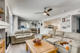 Photo #4: 2312120 Listing