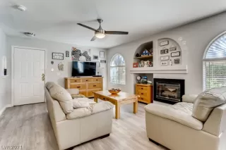 Photo #5: 2312120 Listing