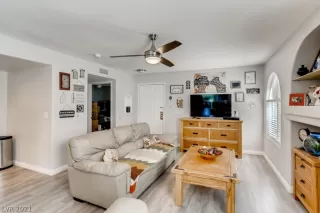 Photo #6: 2312120 Listing