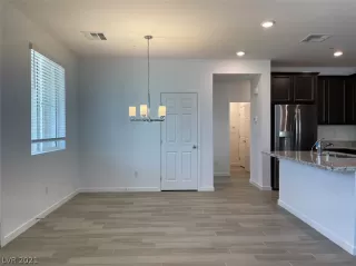 Photo #4: 2312126 Listing 