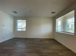 Photo #5: 2312126 Listing 