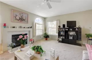 Photo #5: 2312136 Listing