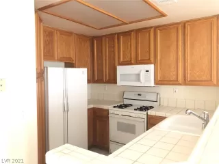 Photo #4: 2312181 Listing 