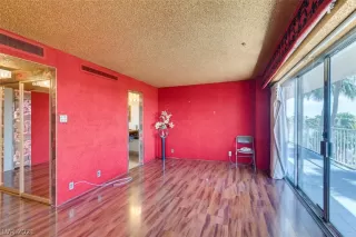 Photo #6: 2312209 Listing