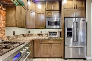 Photo #4: 2312226 Listing