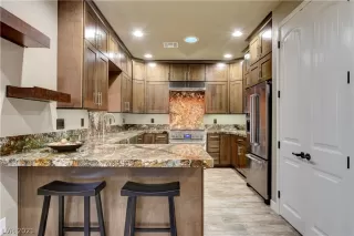 Photo #5: 2312226 Listing