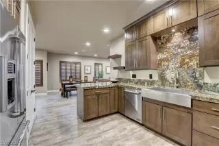 Photo #6: 2312226 Listing