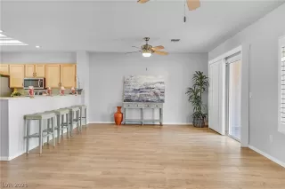 Photo #5: 2312230 Listing 