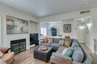 Photo #5: 2312264 Listing