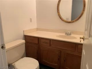 Photo #4: 2312283 Listing