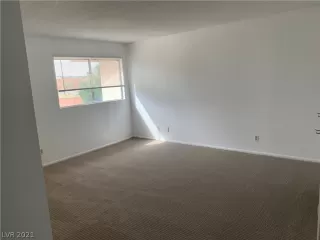 Photo #5: 2312283 Listing