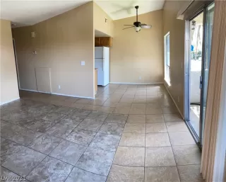Photo #4: 2312288 Listing