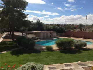 Photo #5: 2312342 Listing 