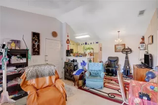 Photo #3: 2312344 Listing