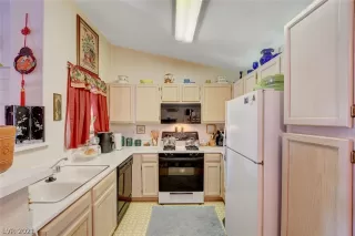 Photo #4: 2312344 Listing