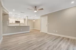 Photo #5: 2312385 Listing