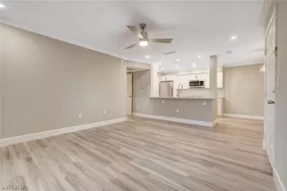 Photo #6: 2312385 Listing