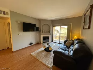 Photo #2: 2312401 Listing