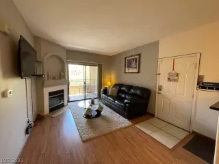 Photo #3: 2312401 Listing