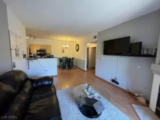 Photo #4: 2312401 Listing