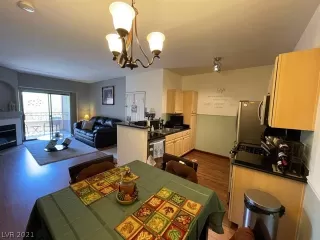 Photo #6: 2312401 Listing