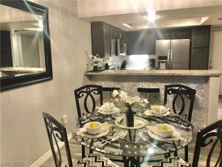 Photo #3: 2312403 Listing 