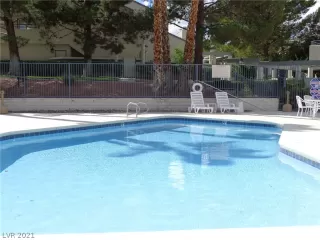 Photo #4: 2312403 Listing 