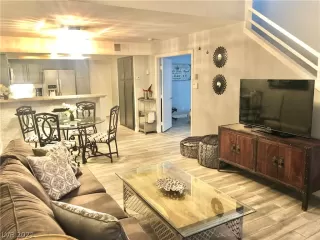 Photo #5: 2312403 Listing 