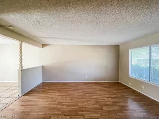 Photo #3: 2312406 Listing 